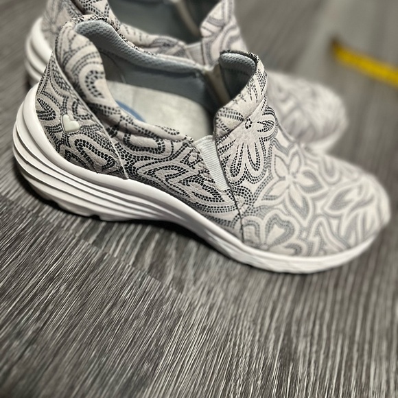 Nurse Mates Black and White Moccasins with Geometric Pattern - Picture 7 of 7